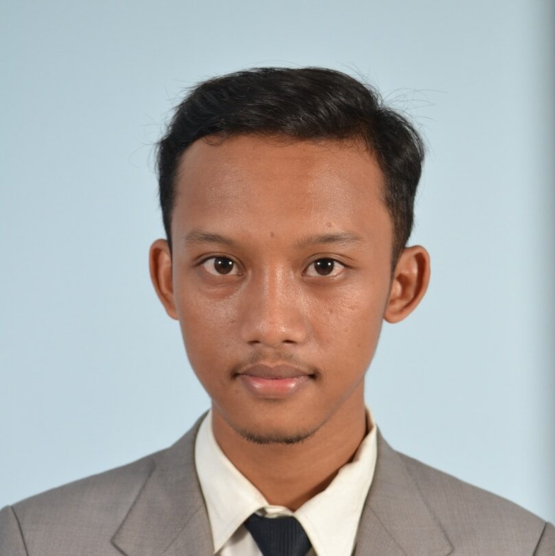 a man in a suit and tie posing for a picture